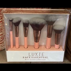 LUXIE - Face Essential Brush 6 Piece Set